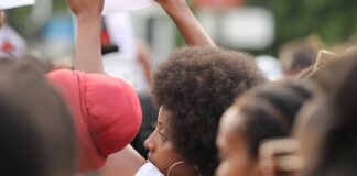 Co to znaczy na tłoka?