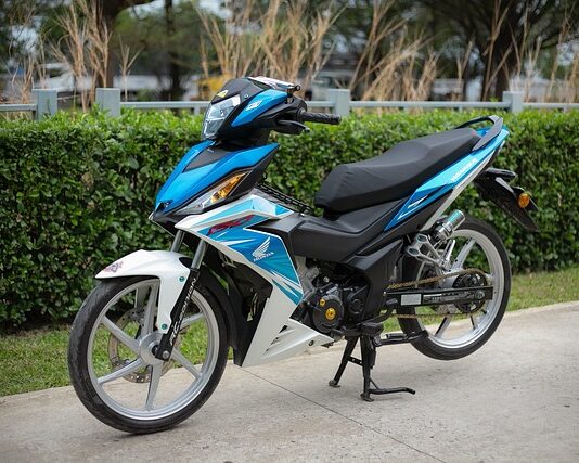 Czy na tylnej osi ustawia się zbieżność?