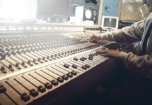 Co jest w środku tłumika?