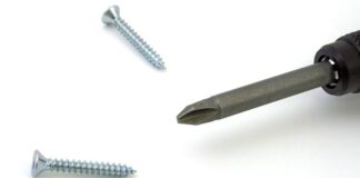 Jak odkręcić śrubę od koła?