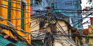 Co robi zwarcie w akumulatorze?