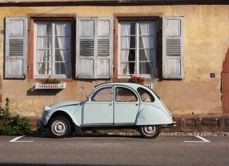 Ile pali Renault Thalia 1.2 benzyna?