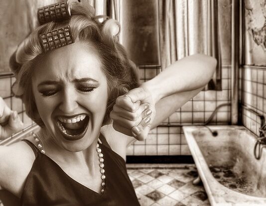 Jak obudować wannę tanim kosztem?