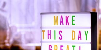 Jak przykleić folię na mokro?