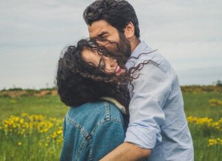 Czy da się śledzić kogoś przez telefon? Czy da się śledzić kogoś przez telefon?