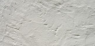 Czy pod tynk dawać siatkę?