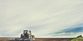 Jak poluzować śruby w kole?